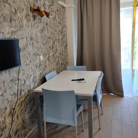 Book Internacional Ii Apartment